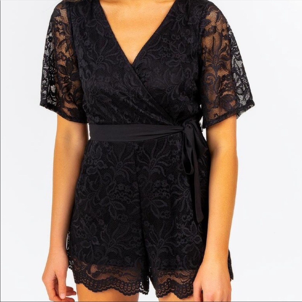 NWT Francesca’s Laina Lace Kimono Romper
